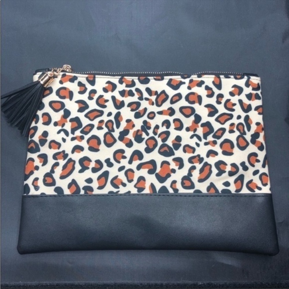 Leopard print zip top clutch / pouch - Picture 3 of 11